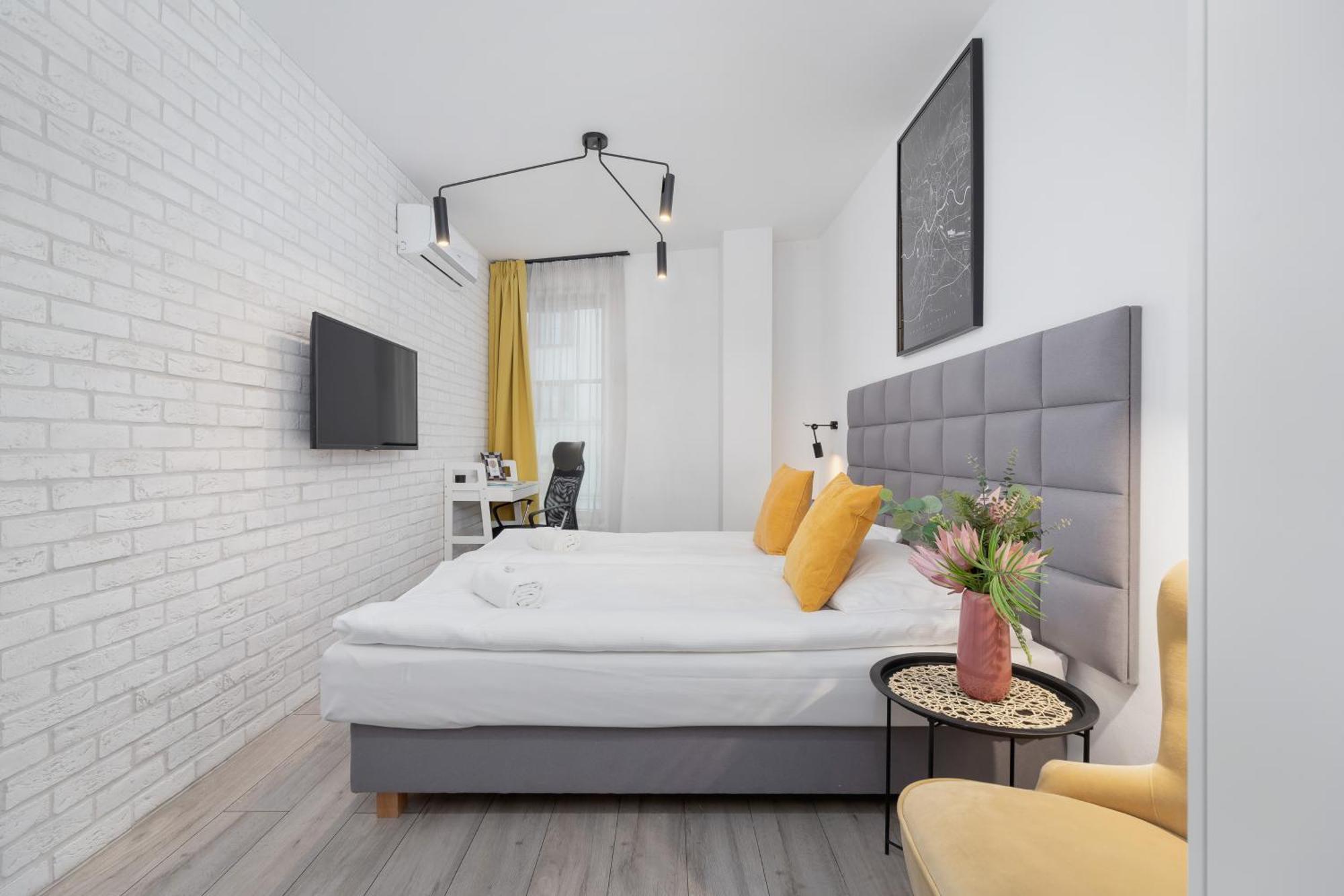 Cracow Miodowa 42 Elegant By Renters