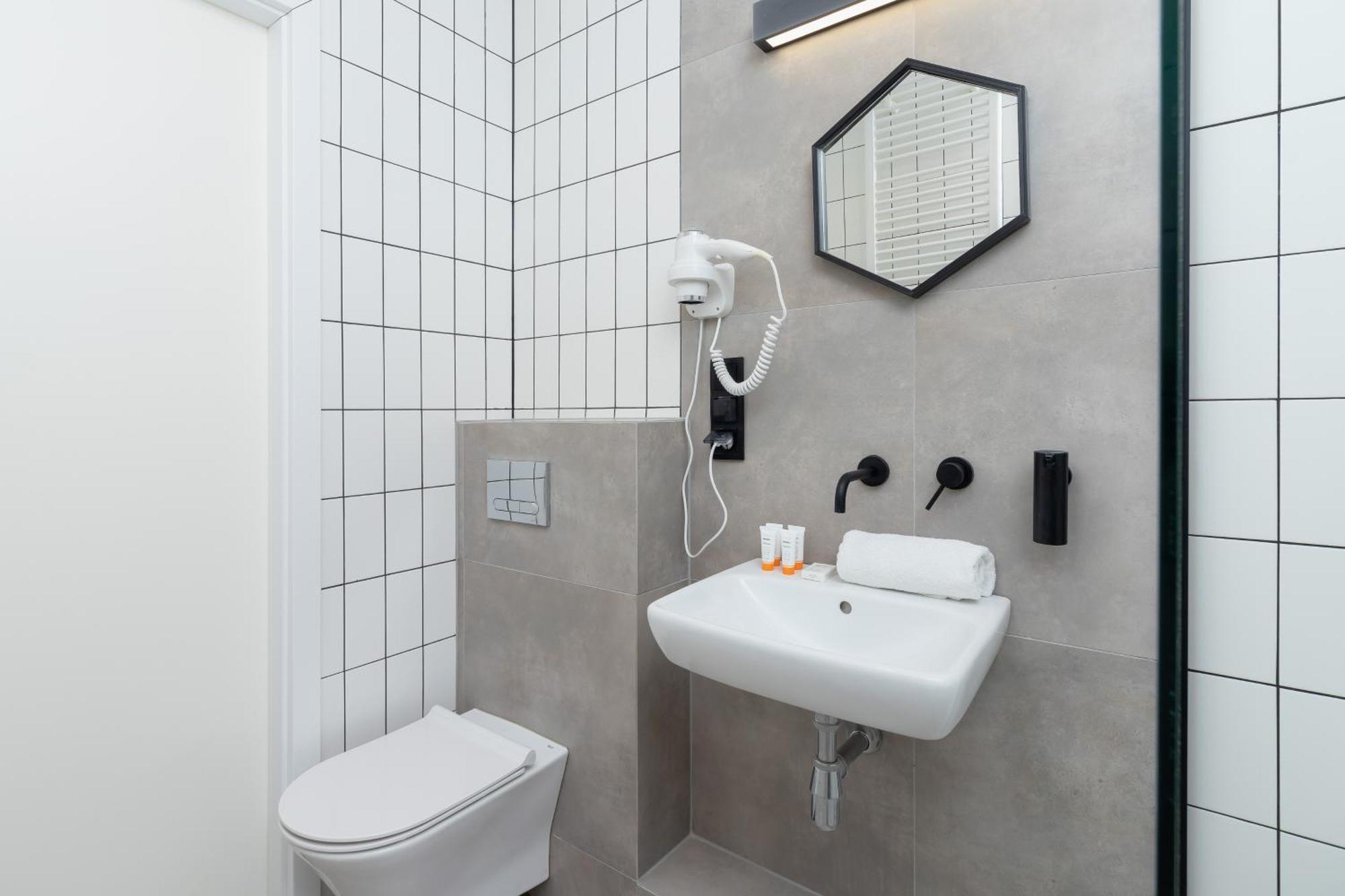 Cracow Miodowa 42 Elegant By Renters Apartment Krakau