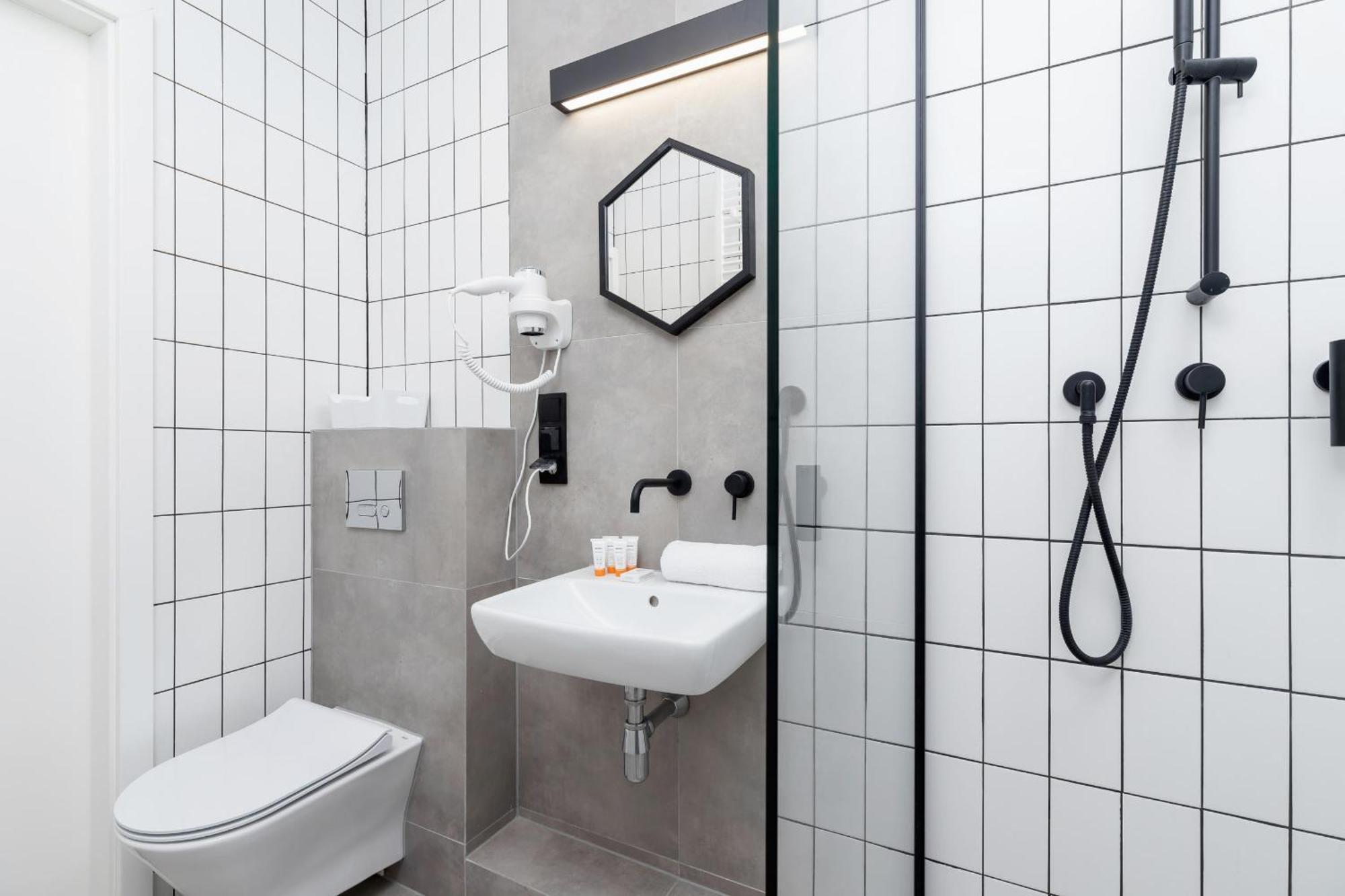 Cracow Miodowa 42 Elegant By Renters *