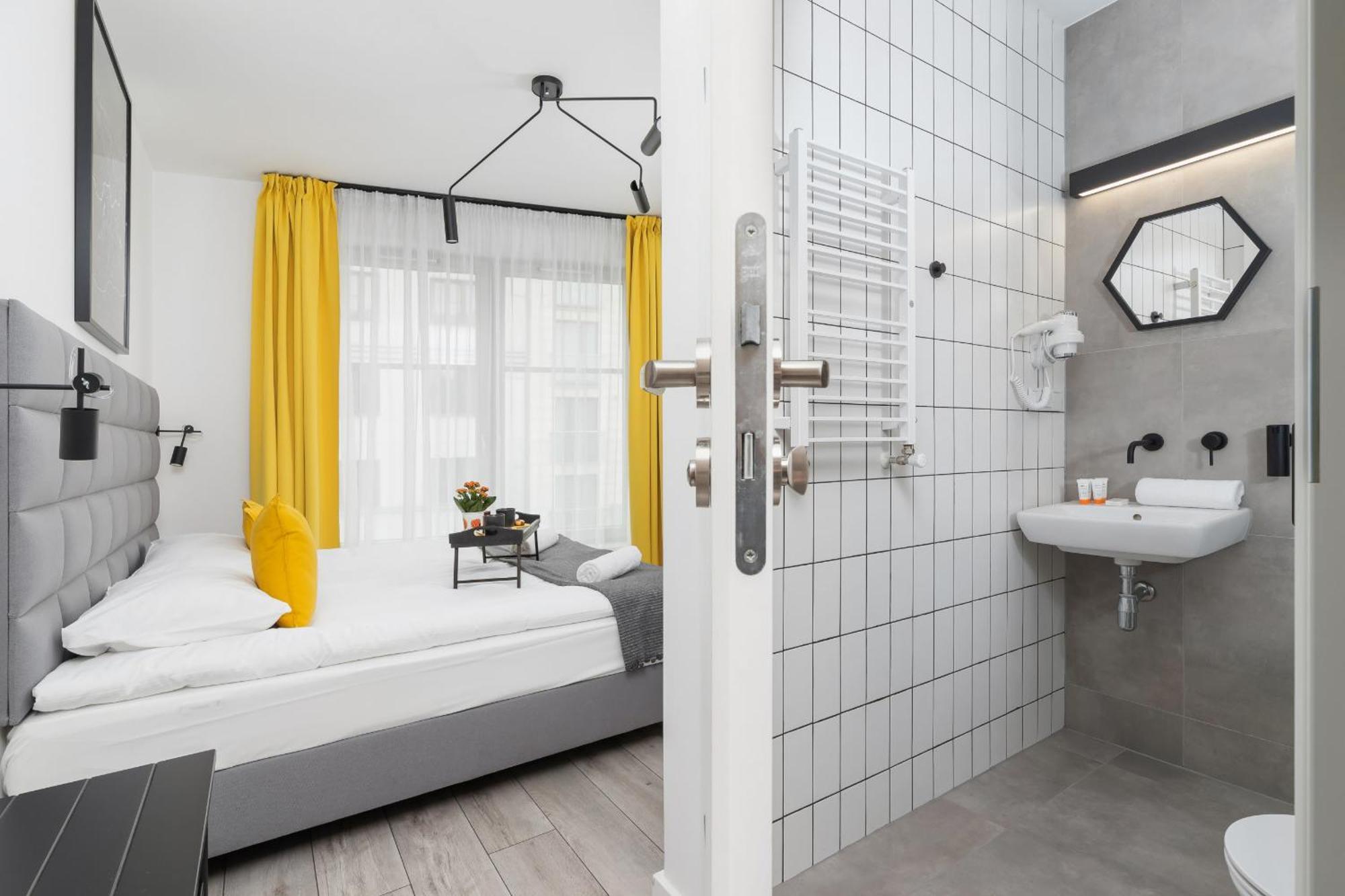 Cracow Miodowa 42 Elegant By Renters Kraków