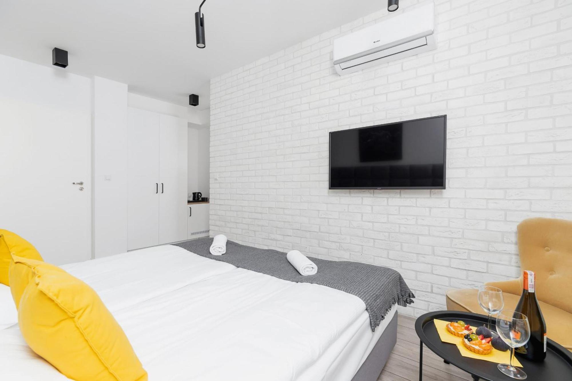 Apartment Cracow Miodowa 42 Elegant By Renters *
